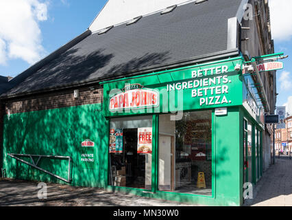 Extérieur de la sortie de Papa John's Pizza à Hamilton, South Lanarkshire, Écosse, Royaume-Uni. Papa John's est une franchise de restaurant dont le siège social est situé. Banque D'Images