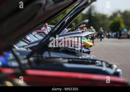 Classic cars line le stationnement de la New Jersey Veterans Memorial Home à Vineland, N.J., le 27 août, 2017. Les véhicules sont là pour le 10e Hommage à nos anciens combattants, une balade à moto et dédié à la croisière des anciens combattants qui vivent à la maison. Plus de 500 véhicules et 200 motos ont participé à l'événement. (U.S. Air National Guard photo par le Sgt. Matt Hecht/libérés) Banque D'Images