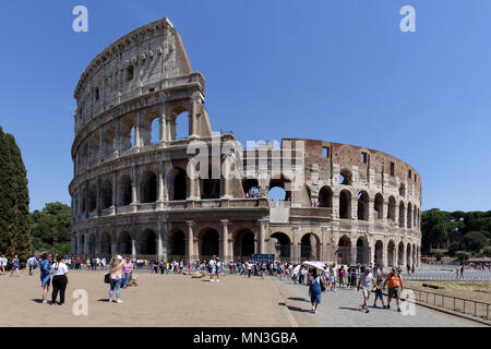 L'extérieur du Colisée qui est l'une des plus grandes œuvres de l'ancienne Rome de l'architecture romaine et l'ingénierie. Achevé en l'an 80, les Monumenta Banque D'Images