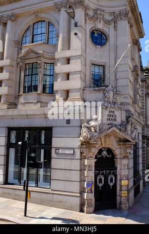 5 maison du roi par Richard Garbe (1876 - 1957) au 1, rue Queen Place London EC4 Banque D'Images