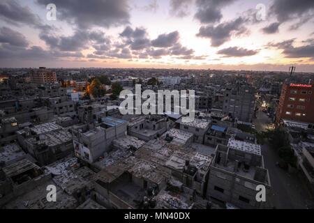 (180514) -- Gaza, 14 mai 2018 (Xinhua) -- Photo prise le 13 mai 2018 montre une vue générale de la camp de Jabalia, pour les réfugiés palestiniens, nord de la bande de Gaza. Le jour de la Nakba, ou la "journée des catastrophe', le 15 mai est marquée par les Palestiniens dans la mémoire du transfert forcé de deux tiers de la population palestinienne et le nettoyage ethnique d'au moins 418 villages à la suite de la guerre de 1948. (Xinhua/Wissam Nassar) (zxj) Banque D'Images