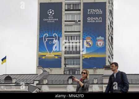 Kiev, Ukraine. 14 mai, 2018. Le logo de la finale de la Ligue des Champions 2018 est considérée sur une maison à Kiev, Ukraine, le 14 mai 2018 . Kiev sera l'hôte de la finale de la finale de la Ligue des champions de 2018 le 26 mai 2018. Crédit : Serg Glovny/ZUMA/Alamy Fil Live News Banque D'Images
