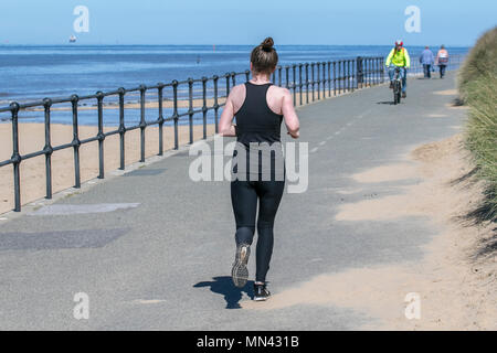 Crosby, Liverpool. 14 mai 2018. Météo France 14/05/2018. Un jour à l'été sur la rive de la côte de l'estuaire de la Mersey. Credit : Cernan Elias/Alamy Live News Banque D'Images