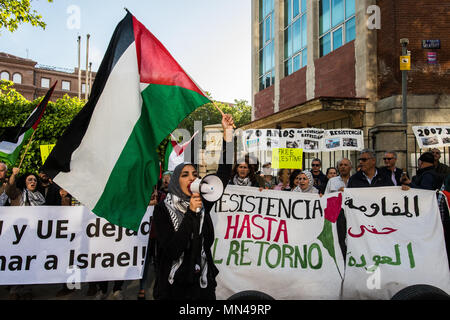 Madrid, Espagne. 14 mai, 2018. Personnes soutenant les Palestiniens qui protestaient devant l'ambassade d'Israël contre la bande de Gaza décès en cours d'avance sur le 70e anniversaire de la Nakba. À Madrid, Espagne. Credit : Marcos del Mazo/Alamy Live News Banque D'Images