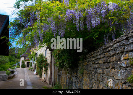 Printemps dans le village de Mouthier Haute Pierre en france Banque D'Images