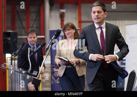 (De gauche à droite) Parti libéral-démocrate, ancien vice-PM Sir Nick Clegg, ex-secrétaire d'éducation conservateur Nicky Morgan et de la main-d'ancien secrétaire aux affaires étrangères David Miliband avant de parler à un contre-partie Brexit négociation à Tilda moulin à riz à Rainham, Essex. Banque D'Images