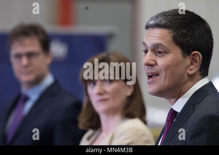 (De gauche à droite) Parti libéral-démocrate, ancien vice-PM Sir Nick Clegg, ex-secrétaire d'éducation conservateur Nicky Morgan et de la main-d'ancien secrétaire aux affaires étrangères David Miliband s'exprimant lors d'une contre-partie Brexit négociation à Tilda moulin à riz à Rainham, Essex. Banque D'Images