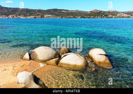 Une vue de la plage de Cala Ginepro en la Costa Smeralda, Sardaigne, Italie Banque D'Images