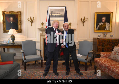 Secrétaire des affaires étrangères Boris Johnson rencontre le ministre français des Affaires étrangères, Jean-Yves Le Drian pour des entretiens à Carlton Gardens à Londres. Banque D'Images