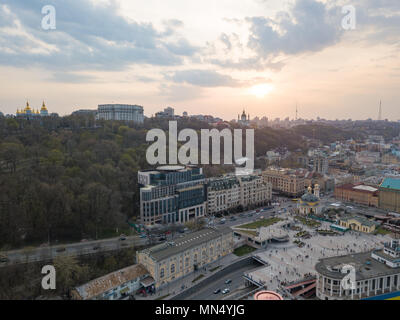 Avis de Eglise de Saint-André et le monastère de Saint Michel de la coupoles dorées, le ministère de l'Intérieur et de la ville de Kiev à la place de la Poste Banque D'Images