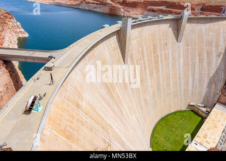 Barrage de Glen Canyon sur la rivière Colorado, le Lac Powell, Arizona, États-Unis Banque D'Images