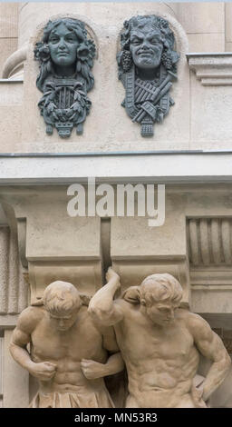 Détail de la façade de l'Académie de musique Liszt Ferenc, après la rénovation de 2013,Budapest,Hongrie.Le conservatoire fondée sur 1875. Banque D'Images