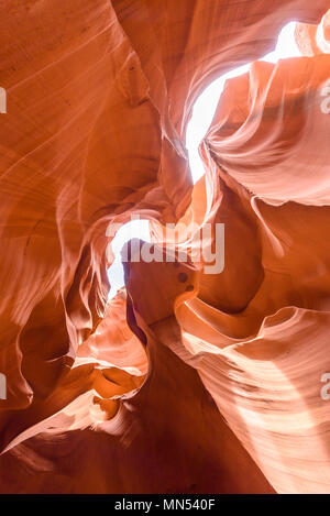 Antelope Canyon - situé sur Navajo Land près de Page, Arizona, USA - belle formation rocheuse de couleur dans le slot canyon dans le sud-ouest américain Banque D'Images