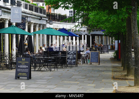 Les Pantiles à Tunbridge Wells à la mi-mai Banque D'Images