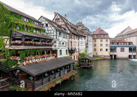 Les maisons à colombages de La Petite France, de la vieille ville de Strasbourg, France Banque D'Images