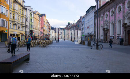 Innsbruck est une ville autrichienne, et la capitale du Tyrol. La ville se trouve entre les montagnes. Banque D'Images