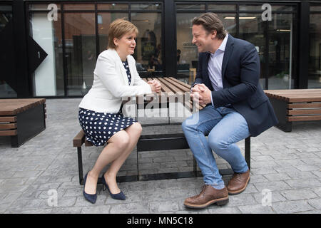 Première réunion de Jamie Oliver Ministre Nicola Sturgeon à Benwell House à Londres, où elle a annoncé de nouvelles initiatives de l'obésité infantile. Banque D'Images