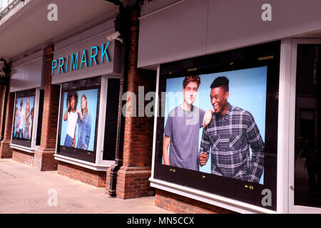 Primark est une société de vêtements et accessoires ville de Canterbury East Kent uk mai 2018 Banque D'Images