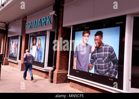 Primark est une société de vêtements et accessoires ville de Canterbury East Kent uk mai 2018 Banque D'Images