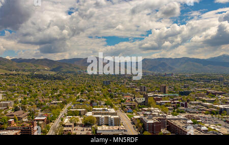 Avis de l'Université de l'Utah, les hôpitaux, et de la cathédrale catholique du centre-ville de Madeleine au printemps, Salt Lake City, Utah, USA. Banque D'Images