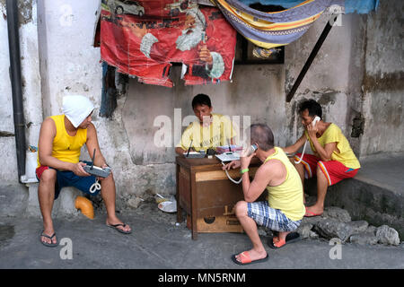 Téléphones pour les prisonniers à la prison de la ville de Manille à Manille, Philippines Banque D'Images