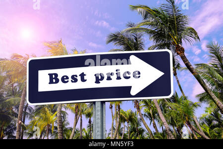 Meilleur prix 'flèche' signer contre l'île tropicale arrière-plan. Banque D'Images