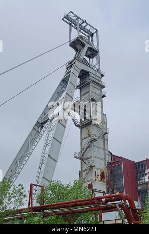 Tour de palan Rozna 2 ancienne mine d'uranium, l'un des mines d'uranium en exploitation depuis la République tchèque. Hautes terres de Bohême. Banque D'Images