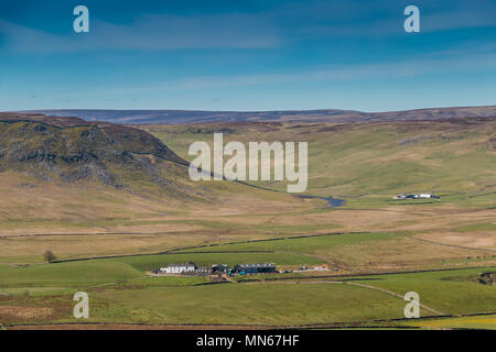 North Pennines paysage, vue vers Cronkley Widdybank ont chuté au cours de la cicatrice et Langdon Beck de bord haute Hurth, Upper Teesdale, sur une belle journée de printemps Banque D'Images