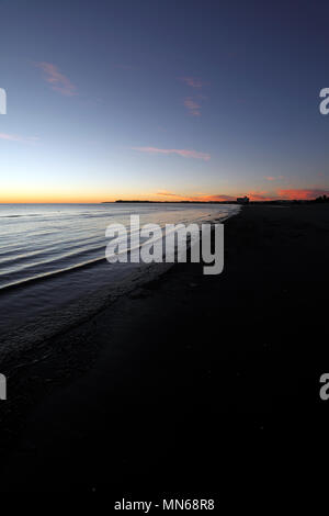 Lever du soleil sur la côte est de l'Argentine, à Puerto Madryn, Province de Chubut, en Argentine, en Patagonie. Banque D'Images