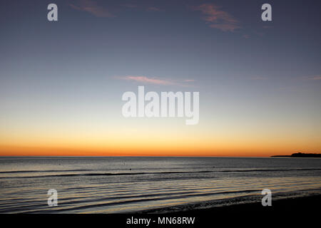 Lever du soleil sur la côte est de l'Argentine, à Puerto Madryn, Province de Chubut, en Argentine, en Patagonie. Banque D'Images