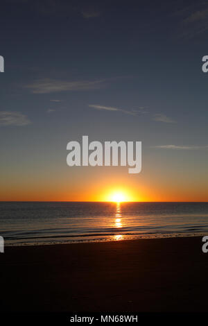 Lever du soleil sur la côte est de l'Argentine, à Puerto Madryn, Province de Chubut, en Argentine, en Patagonie. Banque D'Images