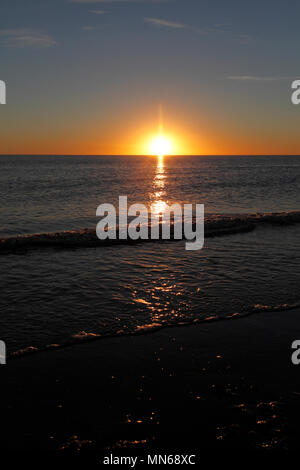 Lever du soleil sur la côte est de l'Argentine, à Puerto Madryn, Province de Chubut, en Argentine, la Patagonie.images Banque D'Images