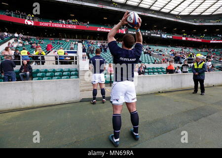 Londres, ANGLETERRE - 11 mars : l'Écosse pratiquer balles line out de la tribune exceptionnellement avant la le match entre l'Angleterre v Ecosse RBS Six Nations tournoi au stade de Twickenham le 11 mars 2017 à Londres, en Angleterre. Banque D'Images