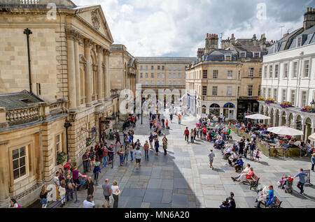 Portrait de l'abbaye de Bath de thermes romains et de pompe Prix prises à Bath, Somerset, Royaume-Uni le 15 août 2013 Banque D'Images