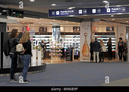 Les boutiques hors taxes à l'aéroport international Ministro Pistarini, Ezeiza, EZE, Buenos Aires, Argentine, Banque D'Images