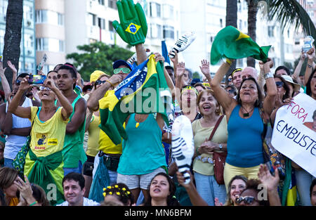 Brésil - Avril 17, 2016 Des manifestants : prendre part à une manifestation pour réclamer la destitution du Président Dilma et l'arrestation de l'ancien Président Lula Banque D'Images