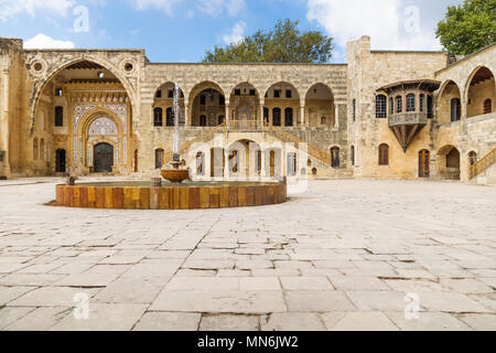 Cour avec fontaine à l'Émir Bachir Chahabi Palace Beit ed-Dine au Mont Liban Moyen orient, au Liban Banque D'Images