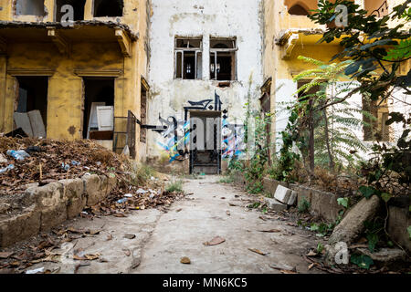 Ruines d'une maison traditionnelle libanaise de graffitis à Beyrouth, Liban Banque D'Images