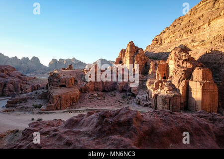 La Tombe Royale d'un Aneisho au coucher du soleil dans l'ancienne ville nabatéenne Banque D'Images