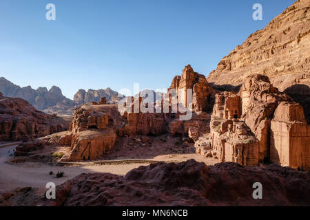 La Tombe Royale d'un Aneisho au coucher du soleil dans l'ancienne ville nabatéenne Banque D'Images