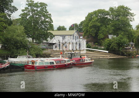 Club d'aviron de Twickenham, Richmond-Upon-Thames, Surrey, Angleterre Banque D'Images