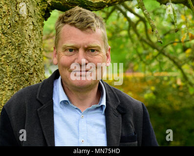 Portrait de Tom Heap (né le 6 janvier 1966), BBC TV & radio reporter & présentateur le plus connu pour le Car Countryfile, Selborne, près de Alton, Hants, UK. Banque D'Images