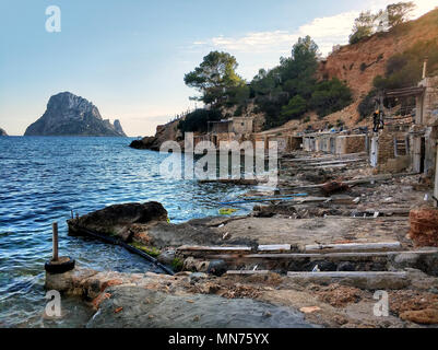 Vue pittoresque sur l'île mystérieuse de Es Vedra. L'île d'Ibiza, Baléares. Espagne Banque D'Images