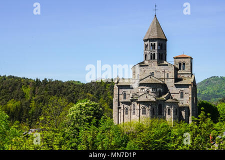Vue sur notre-Dame-du-Mont-Cornadore, Saint-Nectaire, le Puy-en-Velay, région Auvergne, France. Banque D'Images