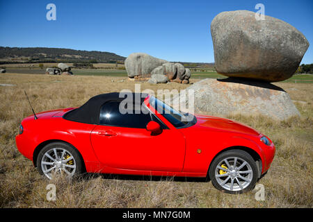 2006 Mazda MX-5 NC miata ou à Stonehenge près de Glen Innes au pays celtiques, New South Wales, Australie Banque D'Images