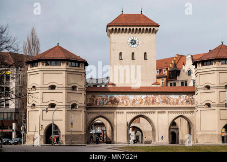 Une porte de la ville médiévale de Munich reconstruite en 1833 Banque D'Images