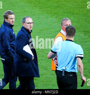 Proact Stadium, Derbyshire, Royaume-Uni. 14 mai, 2018. En vertu de l'UEFA 17 Championnats d'Europe, 1/4 de finale, Pays-Bas U17s contre République d'Irlande U17s ; Ref Zbynek Proske est confronté par Martin O'Neil le République d'Irlande Manager et le Coach U17 Colin O'Brien à la fin du match : Action Crédit Plus Sport/Alamy Live News Banque D'Images