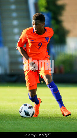 Proact Stadium, Derbyshire, Royaume-Uni. 14 mai, 2018. En vertu de l'UEFA 17 Championnats d'Europe, 1/4 de finale, Pays-Bas U17s contre République d'Irlande ; U17s Daishawn Redan des Pays-Bas sur l'attaque : Action Crédit Plus Sport/Alamy Live News Banque D'Images