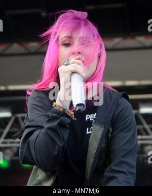 Somerset, Wisconsin, USA. 13 mai, 2018. Chanteur auteur-compositeur Whitney Peyton effectue au cours de l'invasion du Nord Music Festival à Somerset, dans le Wisconsin. Ricky Bassman/Cal Sport Media/Alamy Live News Banque D'Images