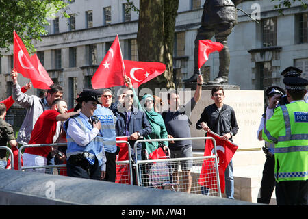 Londres, Royaume-Uni. Le 15 mai 2018. Pro-Erdogan démonstration compteur Crédit : Alex Cavendish/Alamy Live News Banque D'Images